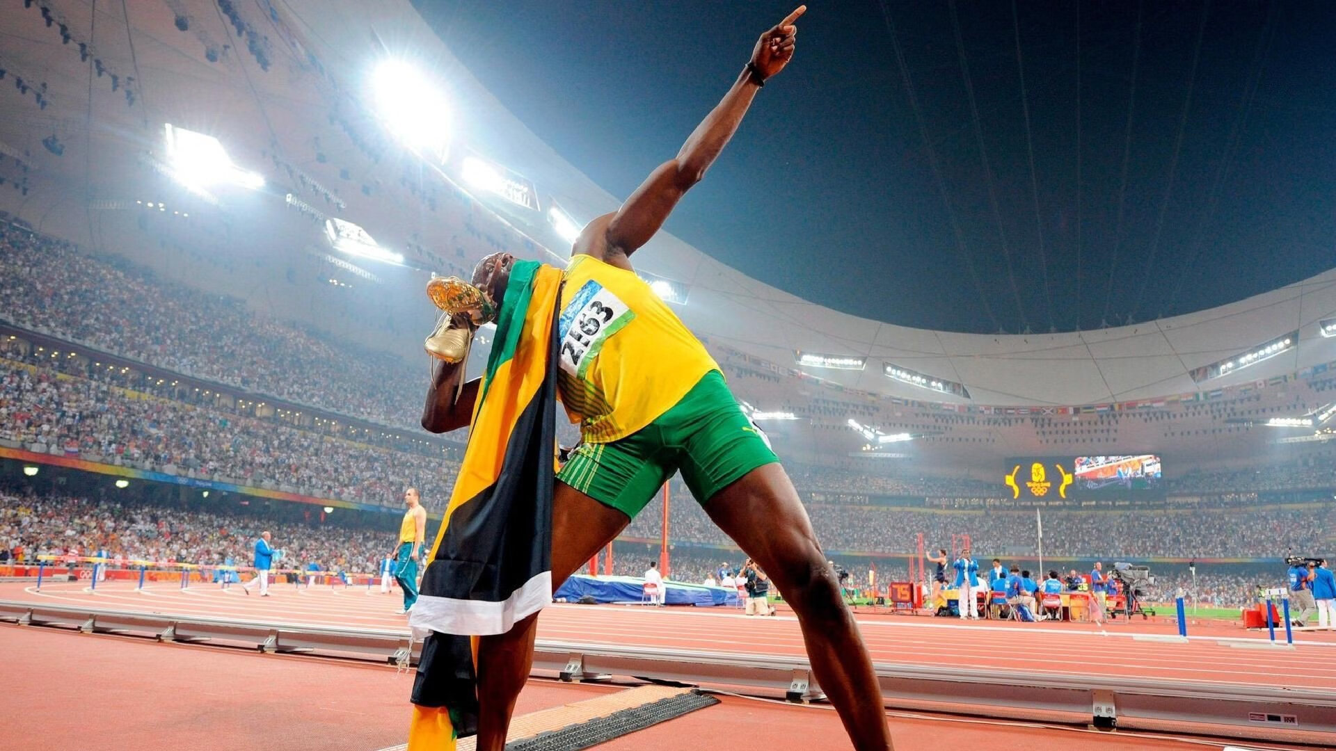 湖人内线球员频频抢板打乱对手节奏，湖人内扛